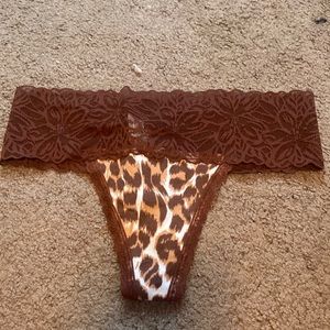 Aerie Lace Thong Size medium Nwt